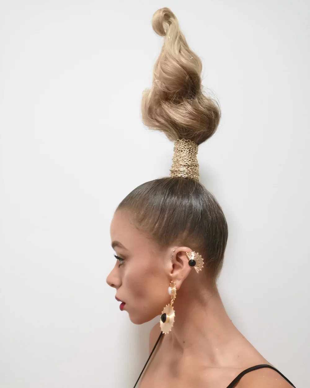 Styling & Editorial Sessions 9 - top hair salons in UAE 20211110_134515000_iOS