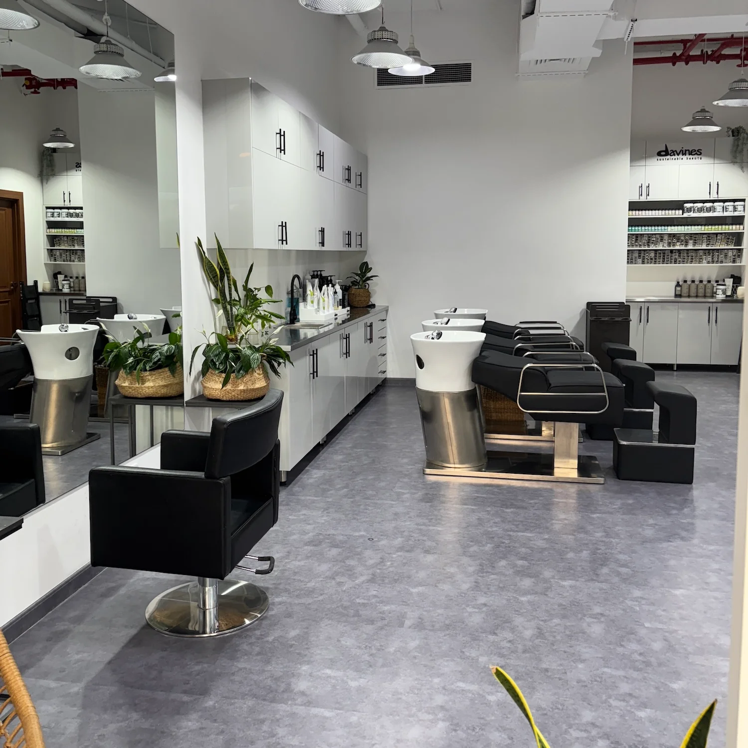 About Us 14 - top hair salons in UAE Your First Visit to an Arjan Hair Salon: What You Should Know Before You Go