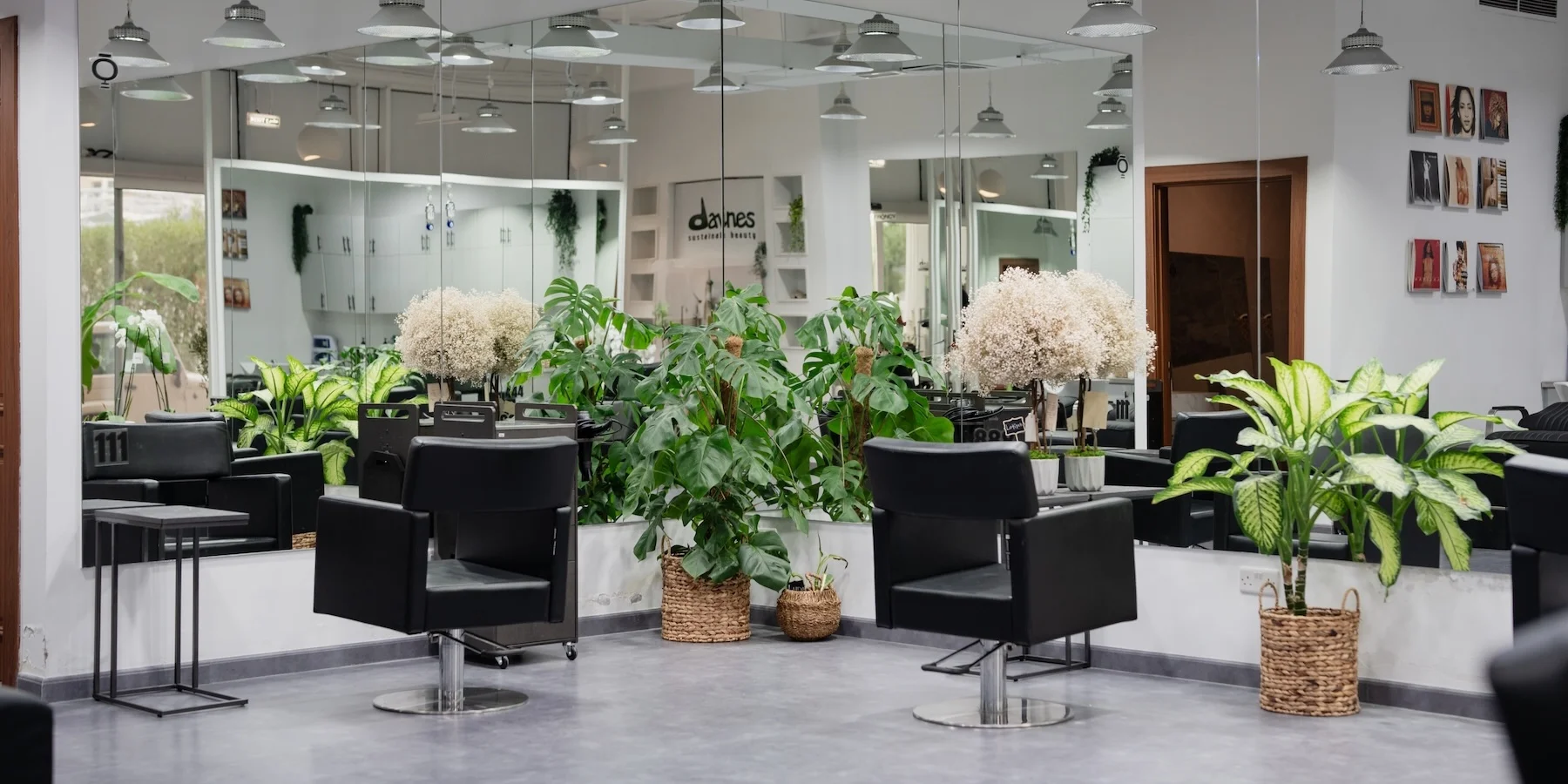 Homepage 7 - top hair salons in UAE Slide info